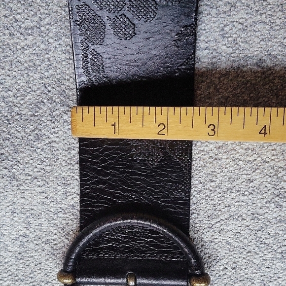 Fossil Vintage Black and Gold Leather Belt - Picture 10 of 11